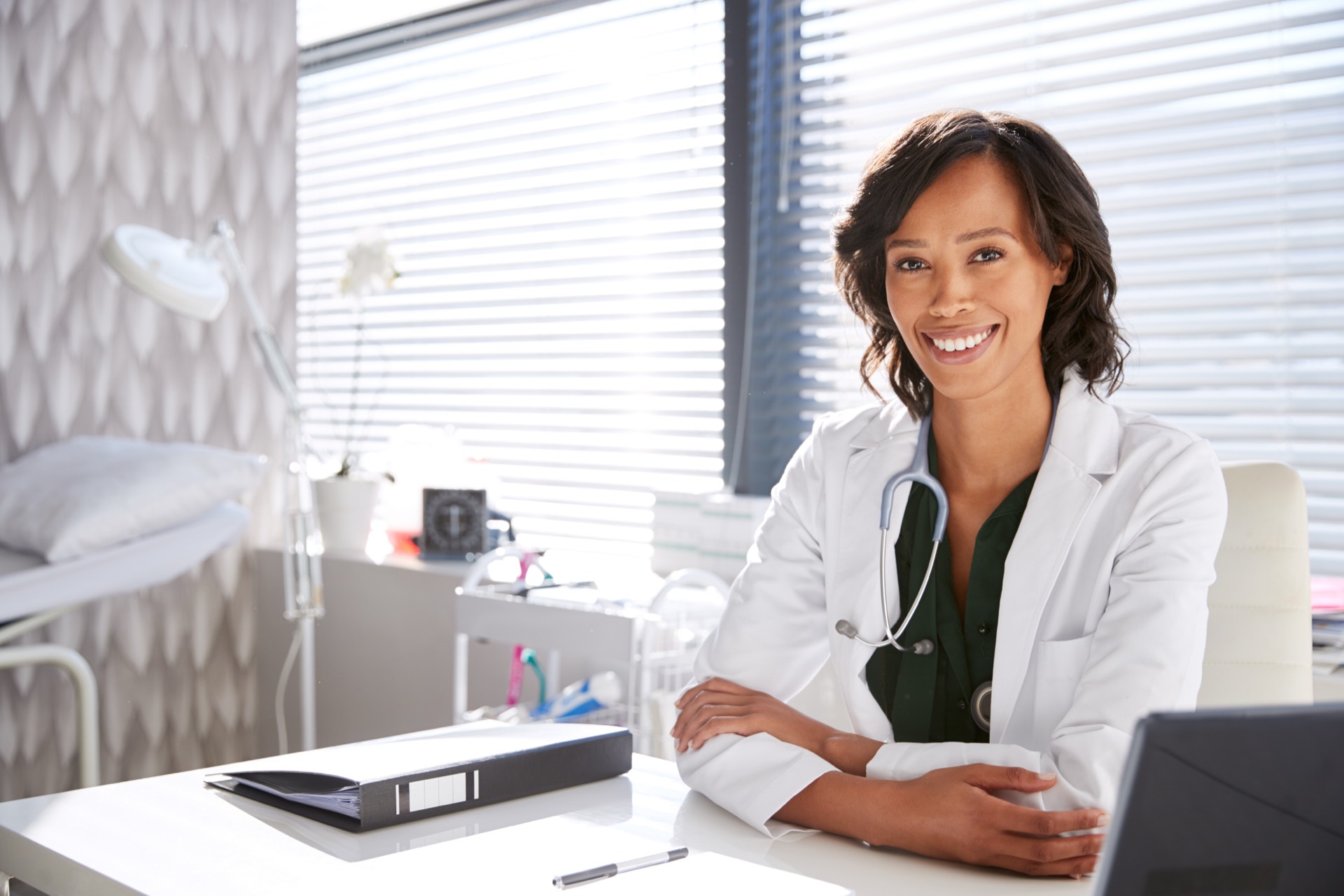 Provider conducting a virtual mental health evaluation
